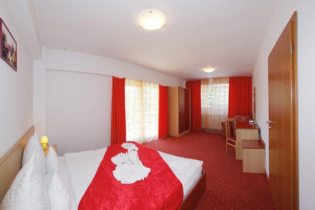 Hotel International Herkulesfürdő Szoba fotó
