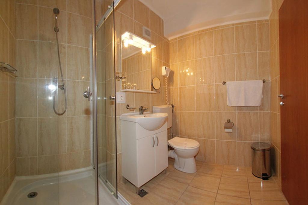 Hotel International Herkulesfürdő Szoba fotó