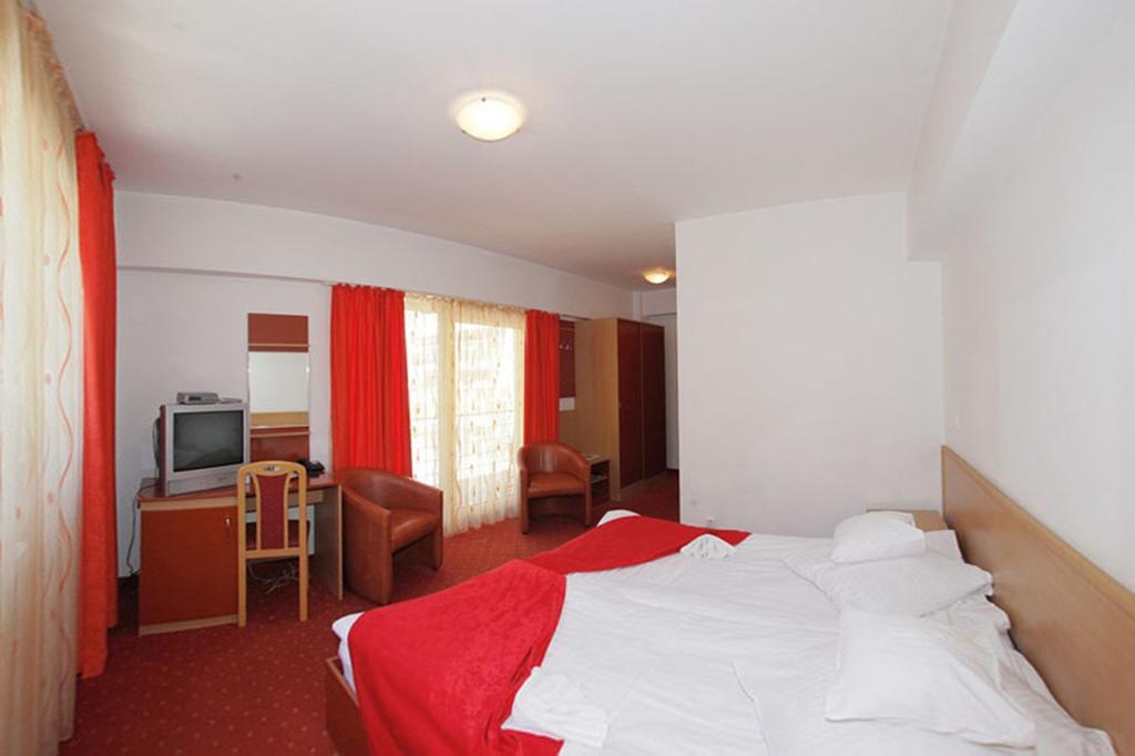 Hotel International Herkulesfürdő Szoba fotó
